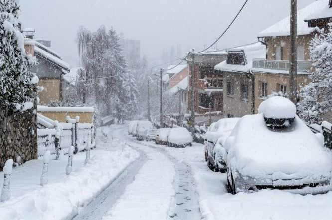 Crveni alarm u četiri hrvatske regije: Snijeg pada širom zemlje, u nekim dijelovima se očekuje i do