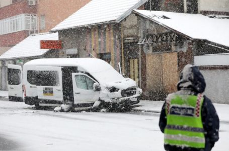 Kombi s migrantima se nakon potjere zabio u policijsku blokadu u Zagrebu