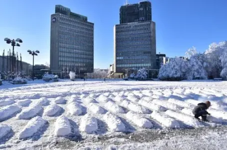 Ispred parlamenta u Sloveniji napravljeni snježni lijesovi protiv rata u Gazi