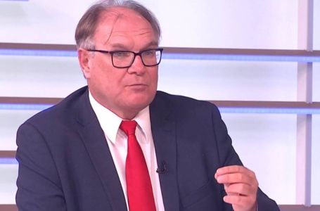 DOKTOR OTKRIO NAJISPRAVNIJI NAČIN TUŠIRANJA: Često radimo OVO, a taj metod može biti FATALAN za sve