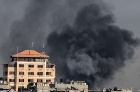 Izrael bombardovao jug Gaze, porodice talaca traže od Netanjahua da postigne dogovor...