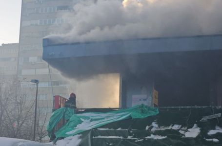 Eksplozije odjekuju: Vatra krenula od krova, iz tržnog centra pokušavaju da spase robu