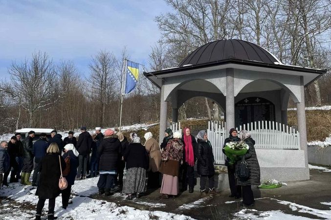 ZA ZLOČINE U SELU KOD SREBRENICE NIKO NIJE ODGOVARAO: Šahi su zaklali majku, brata živog spalili