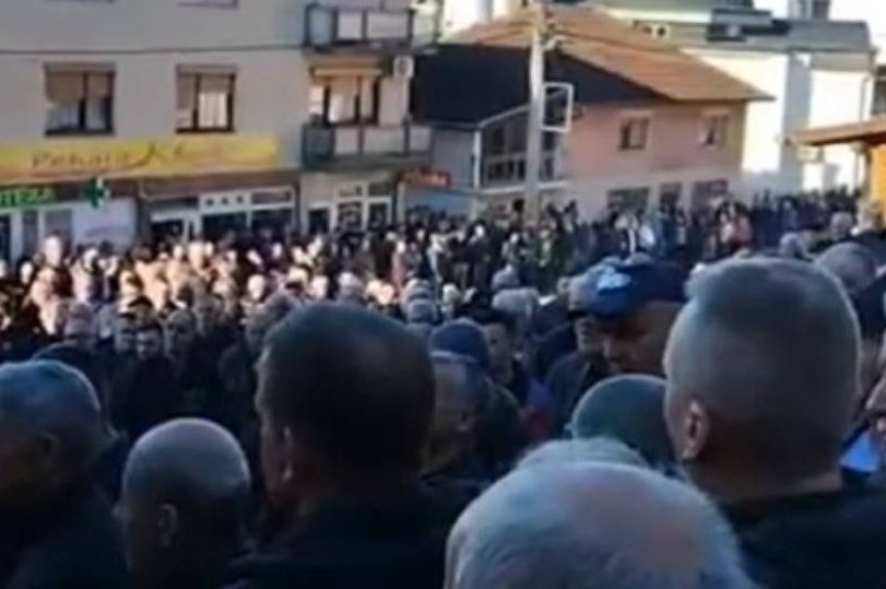 Nezadovoljstvo džematlija u Bužimu: Protestovali zbog povećanja članarine Islamskoj zajednici