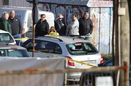 Drama u Tuzli: Nakon sudara izbila tučnjava, žena palicom razbila stakla na taksi vozilu