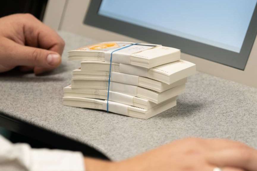 SJAJNE VIJESTI ZA PENZIONERE: Danas počinje isplata penzija uvećanih za pet posto