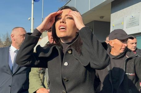 PROSTAČKI: Sanja Vulić izašla iz Suda BiH i nastavila sa psovkama i vrijeđanjem sutkinje