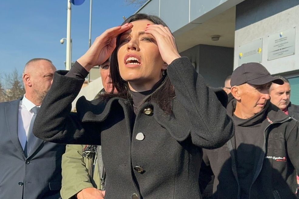 PROSTAČKI: Sanja Vulić izašla iz Suda BiH i nastavila sa psovkama i vrijeđanjem sutkinje