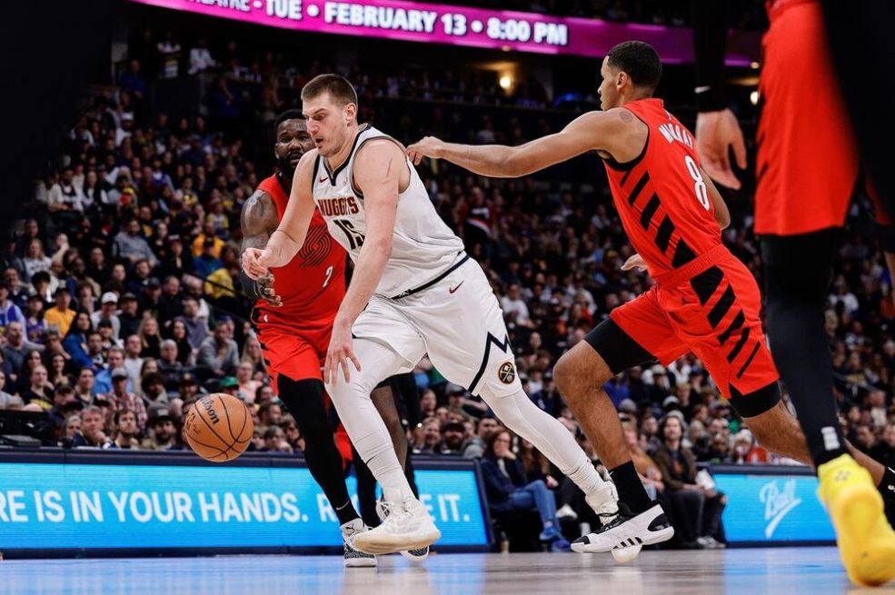 Jokić bacio u TRANS američkog komentatora! Njegova reakcija na kucanje Srbina je APSOLUTNI HIT!