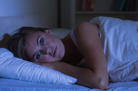 TRZANJE U SNU VAS PROBUDI, A NE MISLITE DA JE OPASNO! Evo zašto se to dešava