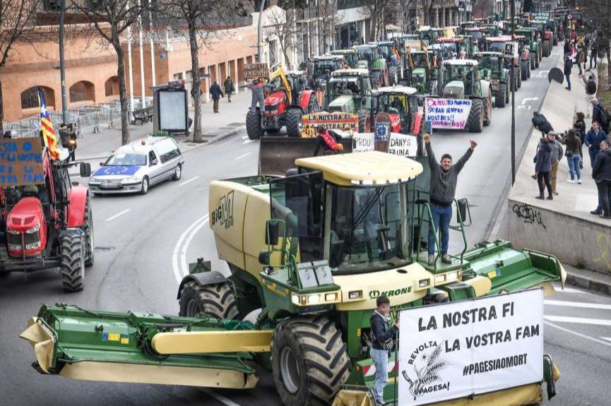 Španski farmeri blokirali autoputeve širom zemlje