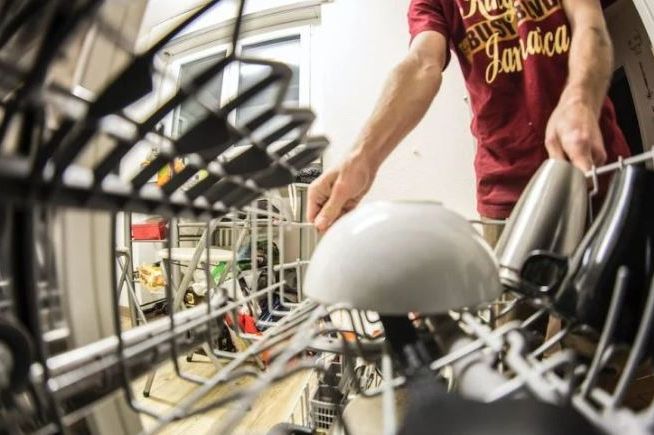 Tiktoker tvrdi da svi griješimo kada uključujemo mašinu za suđe: Evo gdje se zapravo stavlja tableta