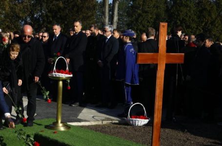 MNOGI SE ČUDE, ALI NJEGOV SIN IMA OBJAŠNJENJE: Evo zašto na Ćirinom grobu stoji samo drveni križ