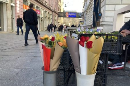 PAZITE KAKVU RUŽU POKLANJATE ZA VALENTINOVO: Svaka boja ima svoje značenje- OVA SIGURNO NISTE ZNALI