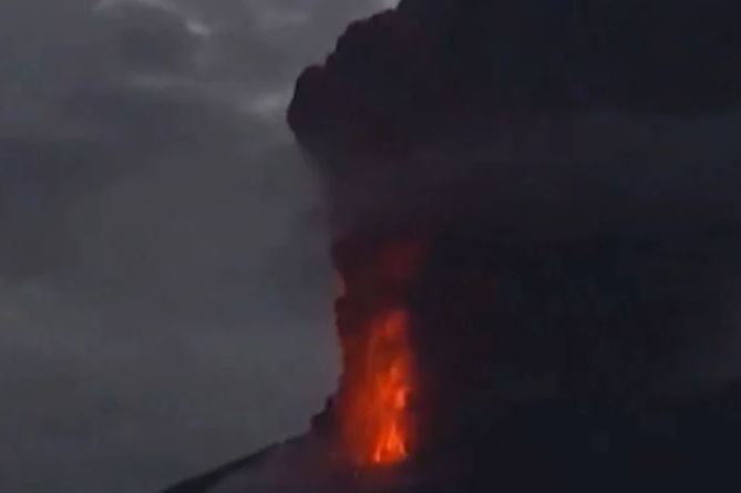 DRAMA U JAPANU: Eruptirao vulkan, pepeo se dizao na hiljade metara u zrak