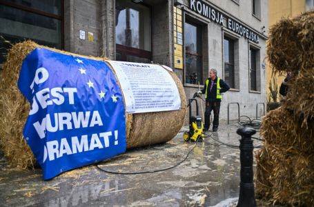 Haos u srcu Evrope: Poljoprivrednici blokirali grad, gađali jajima kancelariju Evropske komisije