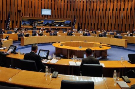 Sutra hitna sjednica Doma naroda: Da li će doći do smjene Špirića, Košarca i Amidžića?