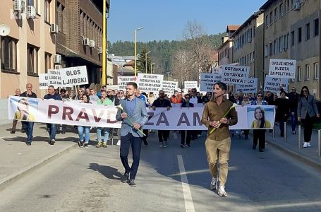 Tuzla: Veliki broj građana na protestnoj šetnji za ubijenu Amru Kahrimanović