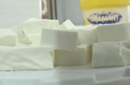 RECEPT ZA DOMAĆI SIR OD SAMO 2 SASTOJKA: Od sad ćete jesti samo OVAKAV, zaboravićete na kupovni