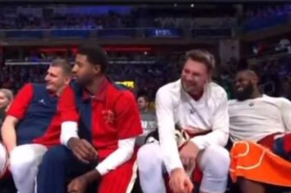 HIT SCENA NA KLUPI: Kralj "bacio" urnebesnu foru, Nikola i Luka VRIŠTALI OD SMIJEHA!