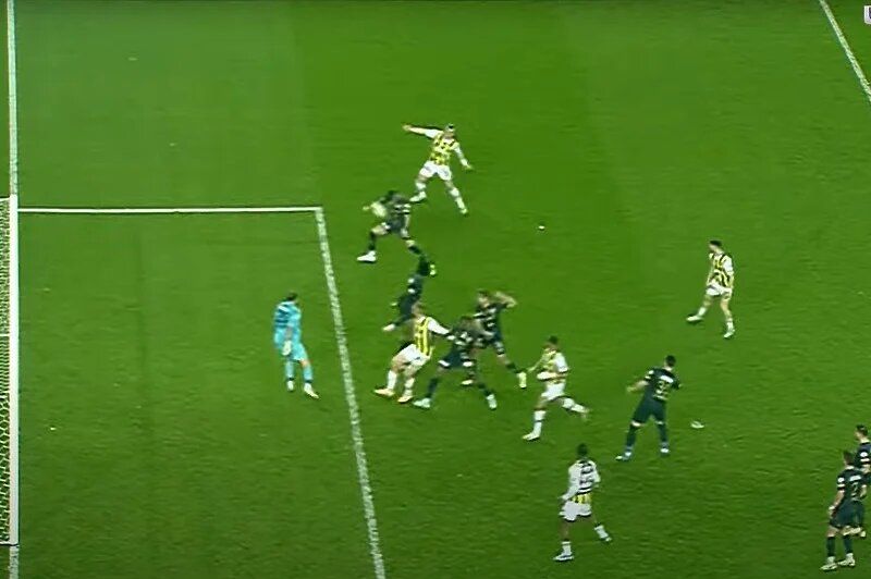 TITULA SE ŠTIMA? Sporni penal za Fener u 94. minuti digao turski nogomet na noge: Zar vas nije sram?
