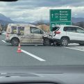 Saobraćajna nesreća na autoputu kod Sarajeva, policija vrši uviđaj
