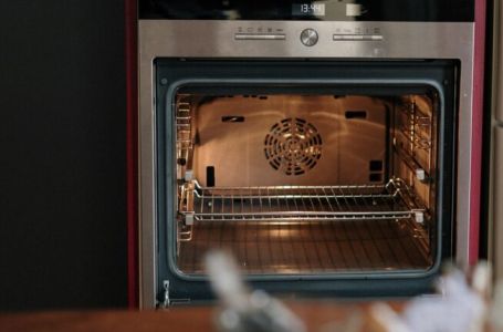 STAVITE OVO U RERNU I UJUTRU ĆE VAS DOČEKATI BLISTAVO ČISTA: Trik za uklanjanje masnoće bez hemije