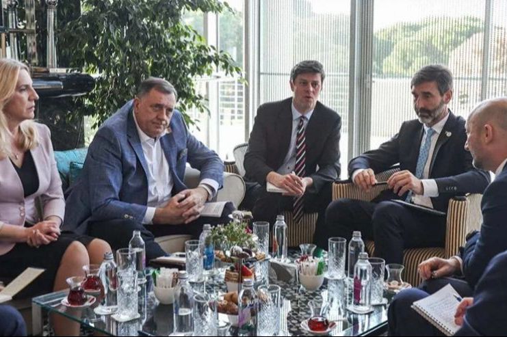 Dodik i Cvijanović razgovarali sa šefom slovačke diplomatije o evropskom putu BiH