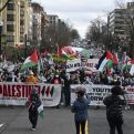 Stotine ljudi protestuje pred ambasadom Izraela u Washingtonu: "Oslobodite Palestinu. Stop genocidu"