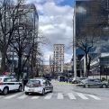 NEREDI UOČI UTAKMICE Navijači Sarajeva u pokušaju bijega autom udarili dva policajca na Grbavici