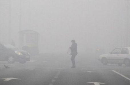 Na pojedinim putevima oprez zbog magle, odrona i jakih udara vjetra