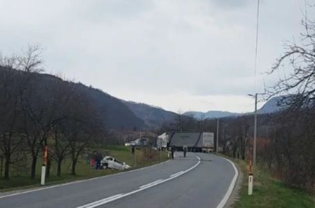 Vozač automobila iz Kotor Varoši poginuo u sudaru s kamionom