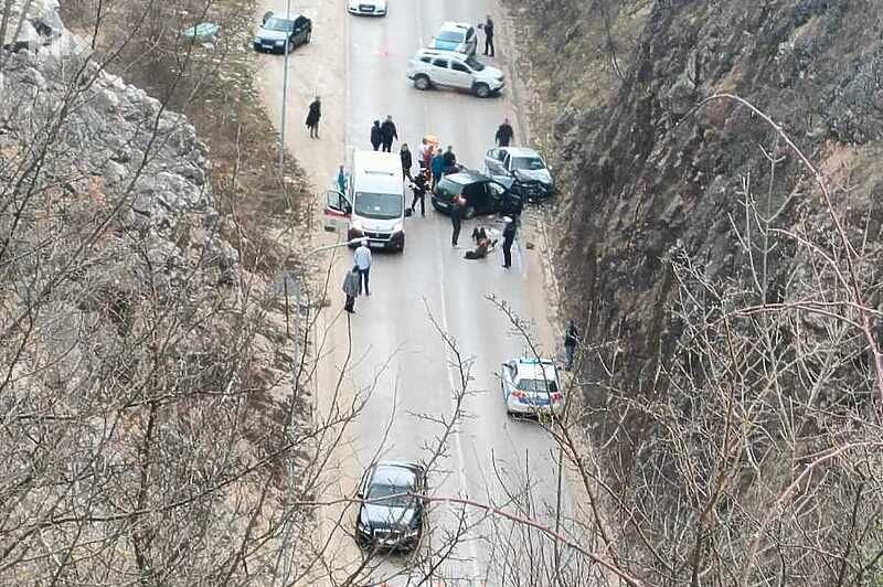 Tragičan epilog saobraćajne nesreće na putu Sarajevo - Pale: JEDNA OSOBA PREMINULA U BOLNICI