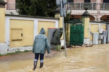 Italija pod naletom nevremena, lavine, klizišta i poplava: Brojni stanovnici evakuisani