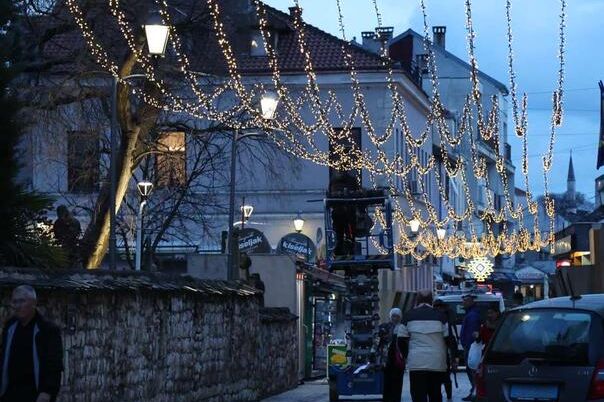 Ulice Mostara u Ramazanu: Grad osvijetljen hiljadama lampica