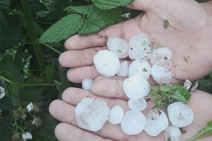 Jako olujno nevrijeme u regionu: PADAO GRAD VELIČINE LJEŠNIKA