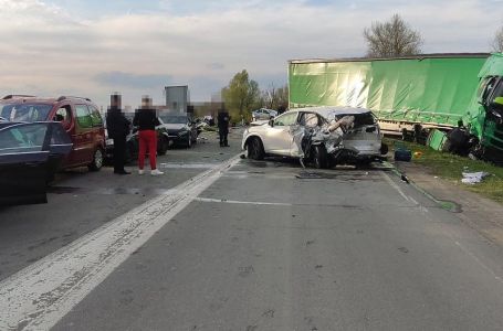 TEŠKA SAOBRAĆAJNA NESREĆA: Kamion udario u kolonu vozila na granici sa Hrvatskom
