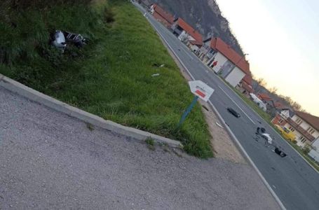 Teška nesreća kod Tešnja: Motor prepolovljen, vozač teže povrijeđen