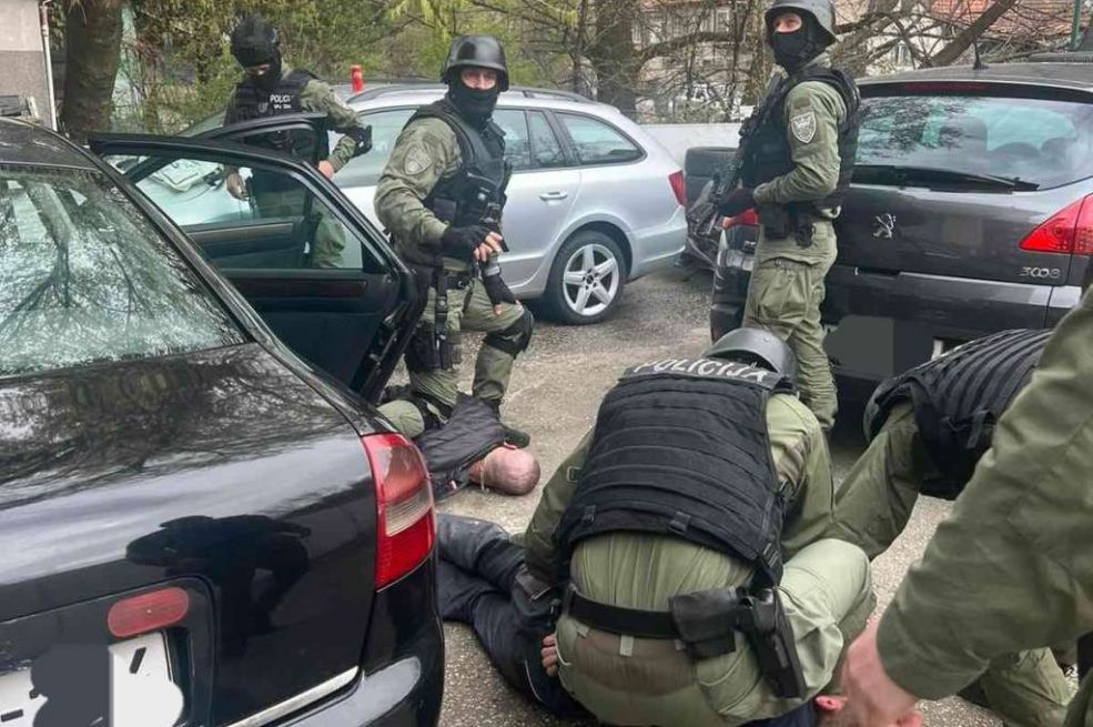 Akcija 'Meta II' - Pretresi u Zenici i Banja Luci, uhapšeno više osoba, pronađena droga i oružje
