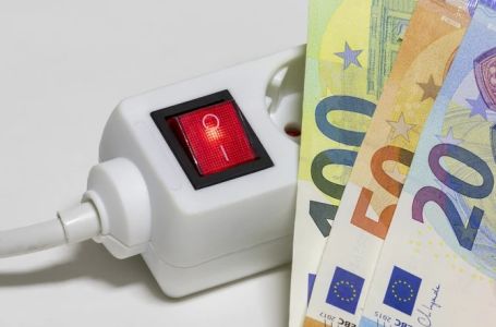 Ovaj uređaj ISISAVA STRUJU I NABIJA RAČUN "DO PLAFONA": Ako ga isključite smanjit ćete troškove