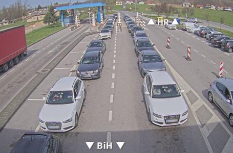 Stvaraju se gužve na granicama, pojačana frekvencija na graničnim prelazima BiH sa RH