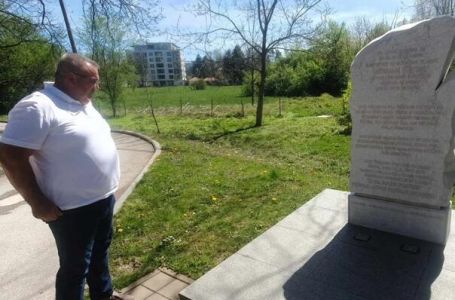 Muriz Memić nakon presude otišao do spomenika Dženanu u aleji