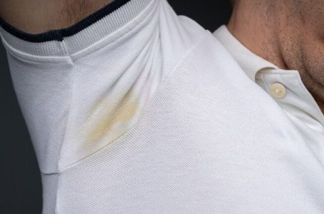 Kako najlakše skinuti žute fleke sa odjeće: Za samo 10 minuta vratiće se blistava bjelina