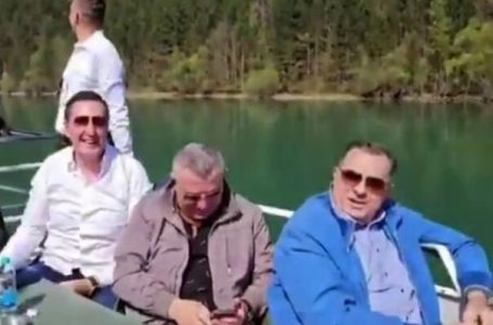 VIDEO: Pogledajte kako Dodik i Kusturica u Višegradu pjevaju četničke pjesme