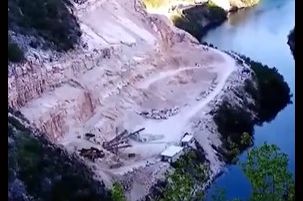 Pogledajte stravičan video odrona u Mostaru: Vozila završila u vodi, ima povrijeđenih