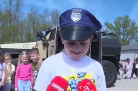 Dječaka u Banjoj Luci upitali da li planira biti policajac: NJEGOV ODGOVOR POSTAO HIT