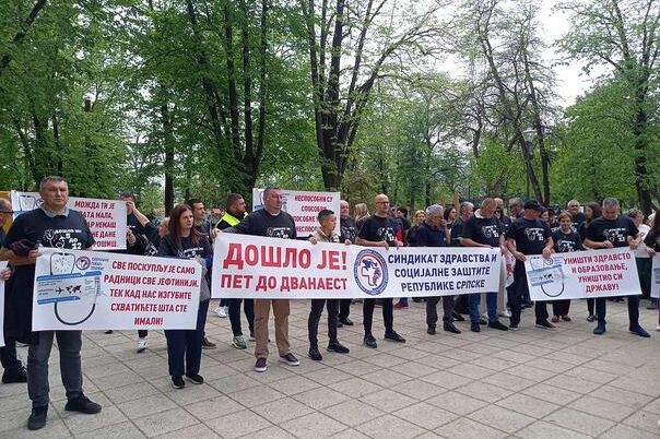 Protest medicinara u Banjaluci, traže povećanje plata