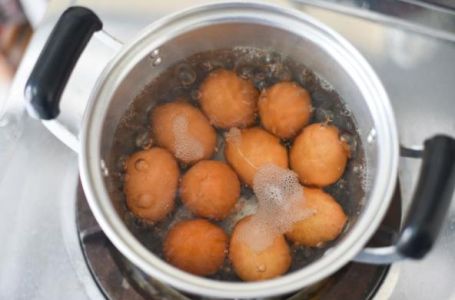 ZAŠTO SE JAJA KUHAJU SA LIMUNOM- Super trik za koji mnogi ne znaju