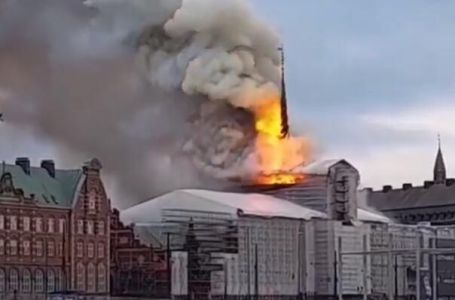 Gori jedna od najpoznatijih zgrada u Kopenhagenu, srušio se i kultni toranj (VIDEO)