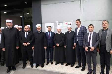 Svečano otvoren Vakufski tržni centar u Sanskom Mostu